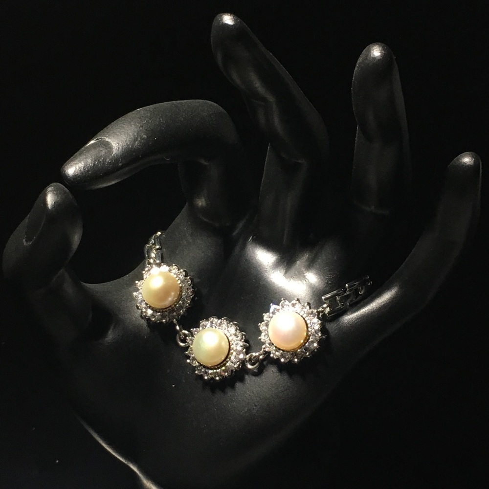 White Freshwater Pearl Rhinestone Bracelet